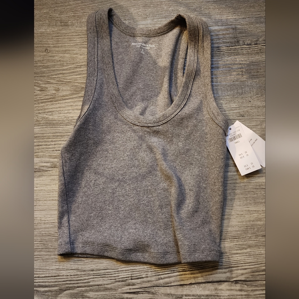 Abercrombie & Fitch Cropped Racerback Tanktop